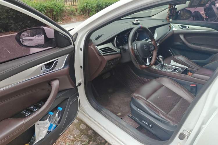Used CHANGAN Eado 2018 High-Energy Edition 1.6L GDI Automatic Zhenfeng Model China V Standard Interior 3