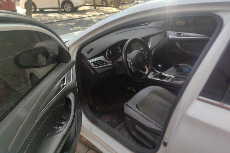 Used CHANGAN Eado 2018 High-Energy Edition 1.6L GDI Manual Pioneer Model China V Standard Interior 3