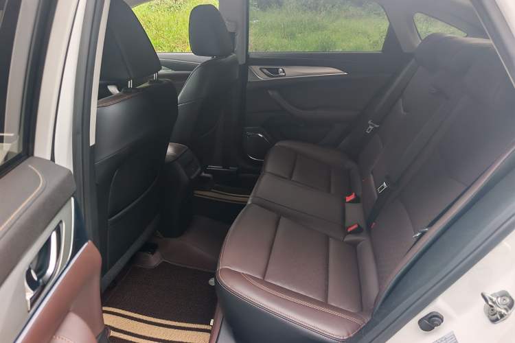 Used CHANGAN Eado 2018 High-Energy Edition 1.6L GDI Automatic Lingfeng Model China V Standard Interior 3