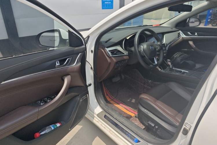 Used CHANGAN Eado 2018 1.6L GDI Automatic Prestige Model Interior 3