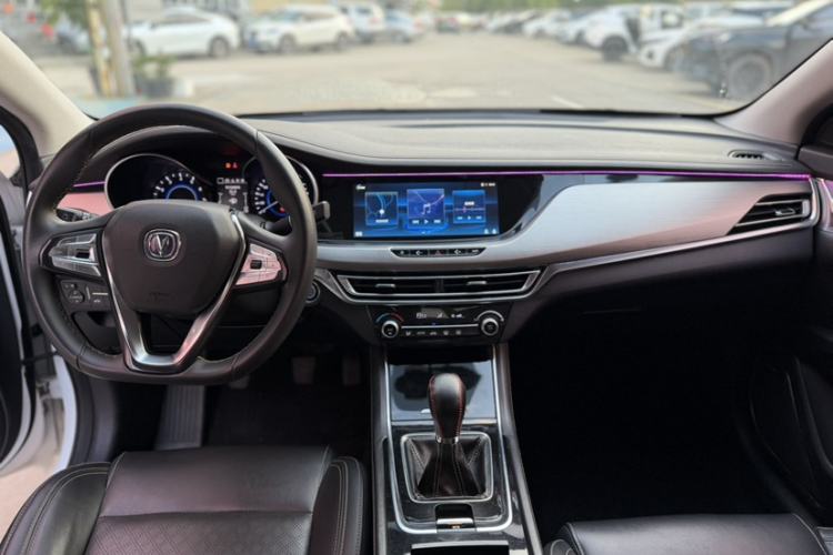 Used CHANGAN Eado 2018 High-Energy Edition 1.6L GDI Manual Pioneer Model China V Standard Interior 3