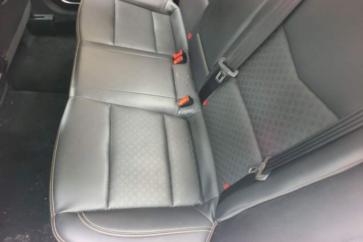 Used CHANGAN Eado 2018 1.6L GDI Automatic Fashion Edition Interior 4