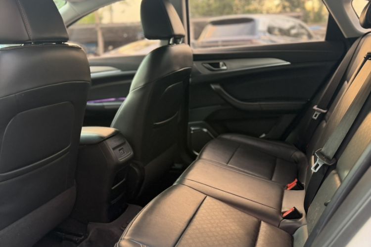 Used CHANGAN Eado 2018 High-Energy Edition 1.6L GDI Manual Pioneer Model China V Standard Interior 4