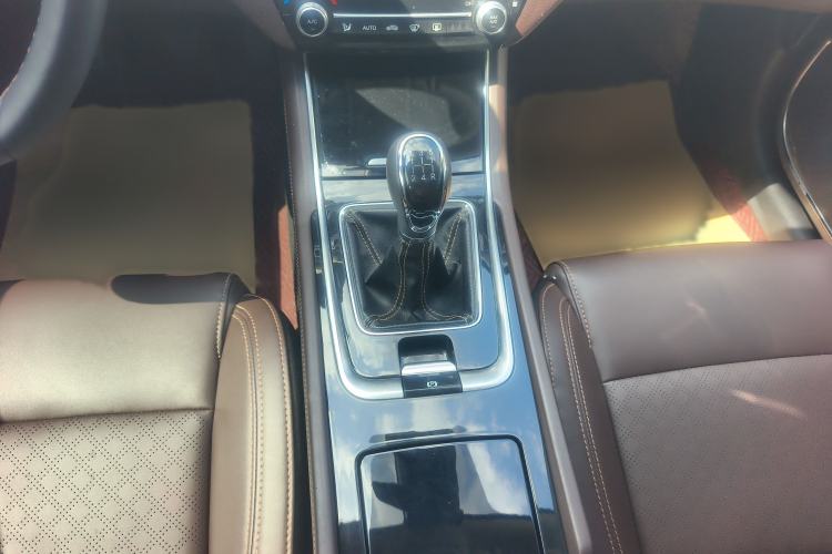 Used CHANGAN Eado 2018 1.6L GDI Manual LingShang Model Interior 6