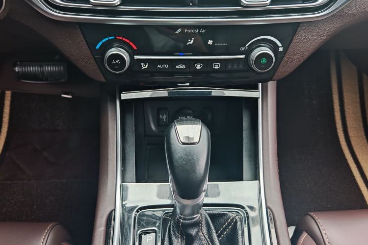 Used CHANGAN Eado 2018 High-Energy Edition 1.6L GDI Automatic Lingfeng Model China V Standard Interior 6