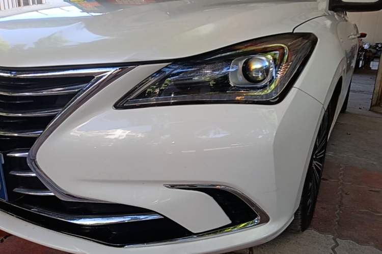 Used CHANGAN Eado 2018 High-Energy Edition 1.6L GDI Automatic Lingfeng Model China V Standard Left Front Headlight