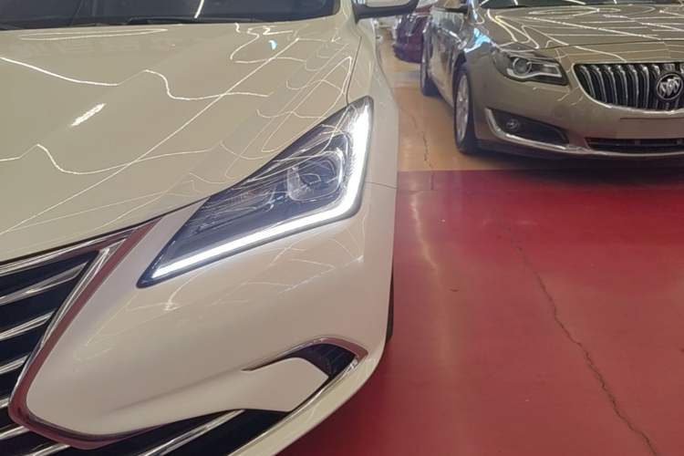 Used CHANGAN Eado 2018 1.6L GDI Automatic Fashion Edition Left Front Headlight