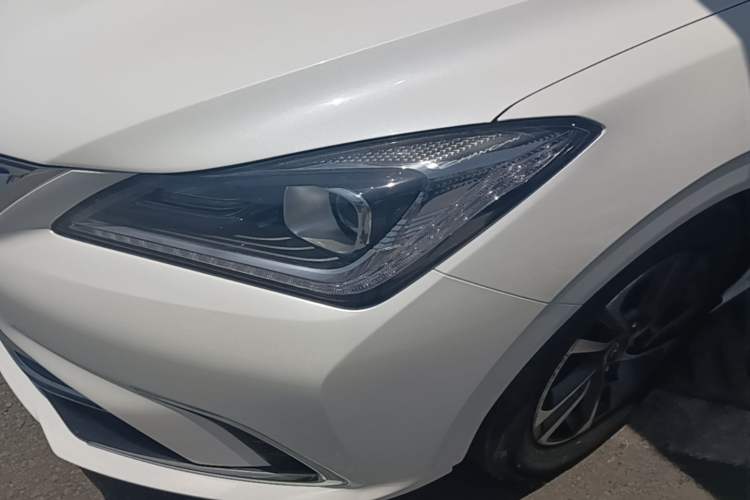 Used CHANGAN Eado 2018 1.6L GDI Automatic Fashion Edition Left Front Headlight