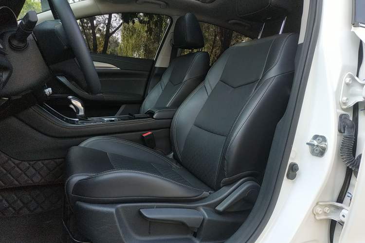 Used CHANGAN Eado 2018 High-Energy Edition 1.6L GDI Automatic Pioneer Model China V Standard Left Front Seat
