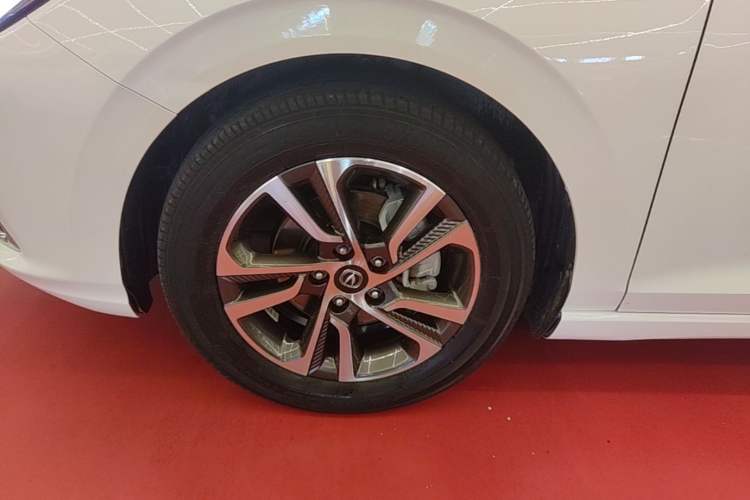 Used CHANGAN Eado 2018 1.6L GDI Automatic Fashion Edition Left Front Wheel Hub