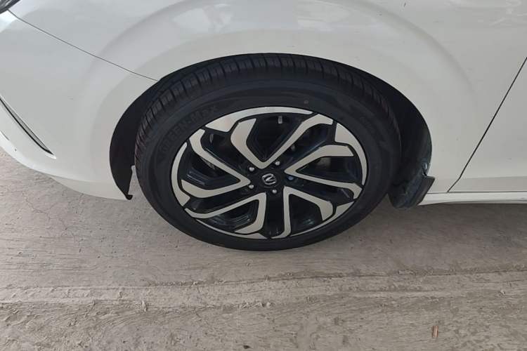 Used CHANGAN Eado 2018 1.6L GDI Manual Trendy Model China V Standard Left Front Wheel Hub