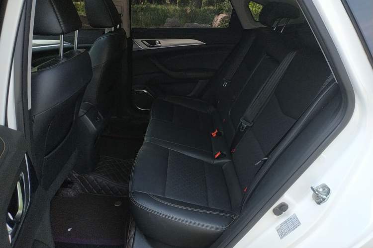 Used CHANGAN Eado 2018 High-Energy Edition 1.6L GDI Automatic Pioneer Model China V Standard Left Rear Seat