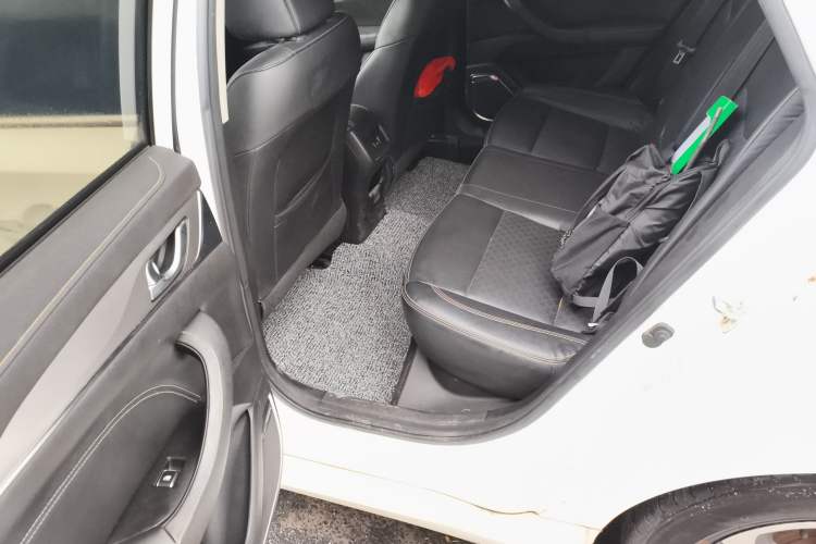 Used CHANGAN Eado 2018 1.6L GDI Automatic Fashion Edition Left Rear Seat