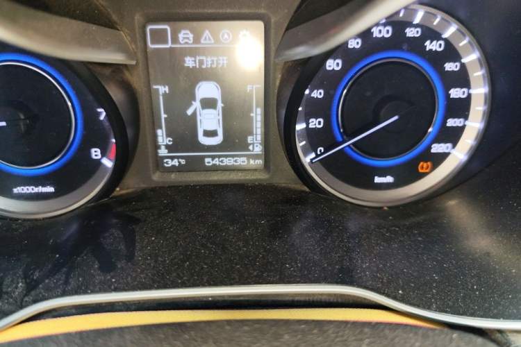 Used CHANGAN Eado 2018 High-Energy Edition 1.6L GDI Manual Pioneer Model China V Standard Odometer Close Up