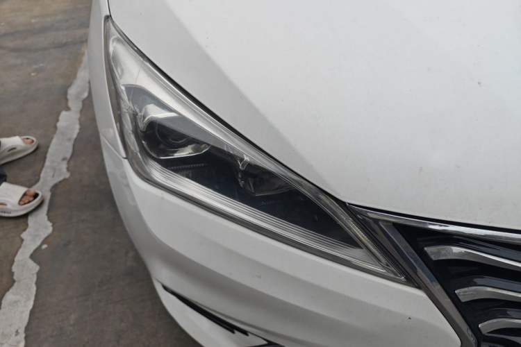 Used CHANGAN Eado 2018 BlueMotion 1.6L GDI Automatic JingShang Model Right Front Headlight