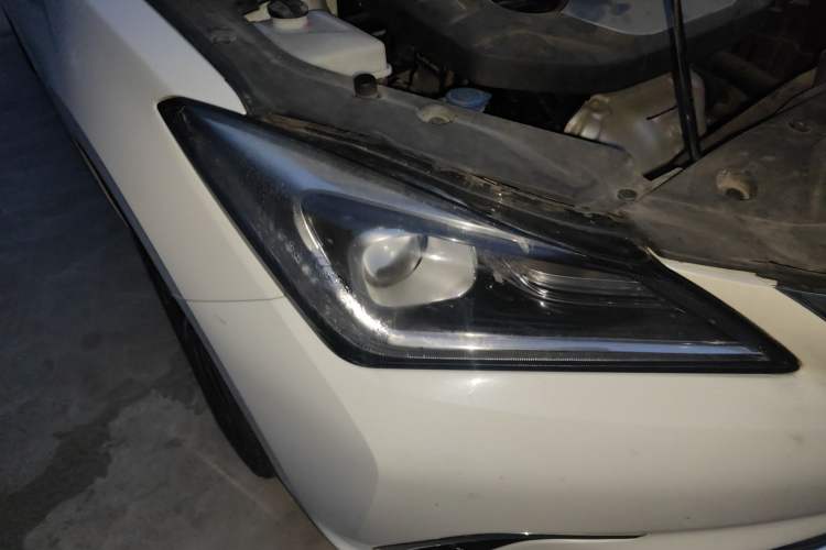 Used CHANGAN Eado 2018 1.6L GDI Automatic Fashion Edition Right Front Headlight