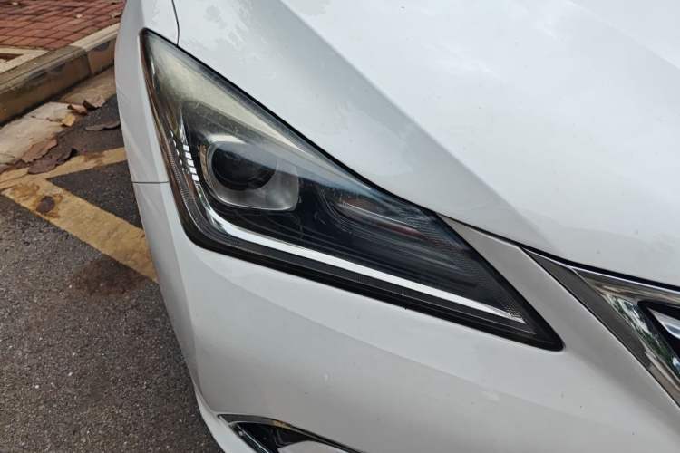Used CHANGAN Eado 2018 1.6L GDI Automatic Fashion Edition Right Front Headlight