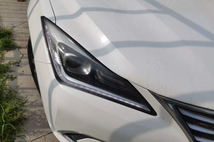 Used CHANGAN Eado 2018 1.6L GDI Automatic Fashion Edition Right Front Headlight