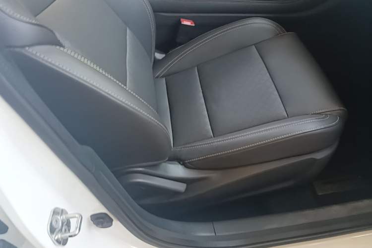 Used CHANGAN Eado 2018 1.6L GDI Automatic Fashion Edition Right Front Seat