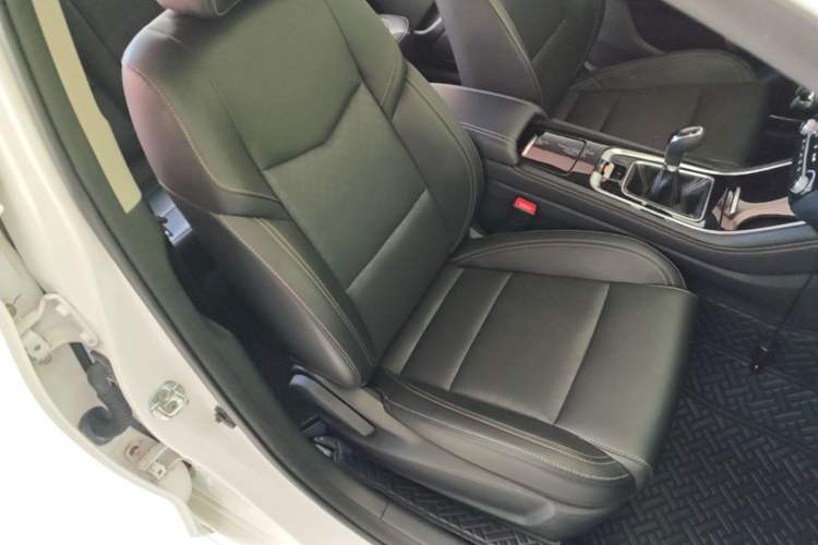 Used CHANGAN Eado 2018 High-Energy Edition 1.6L GDI Manual Pioneer Model China V Standard Right Front Seat