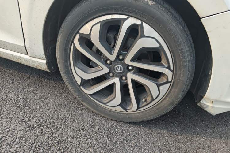Used CHANGAN Eado 2018 1.6L GDI Automatic LingShang Model Right Front Wheel Hub