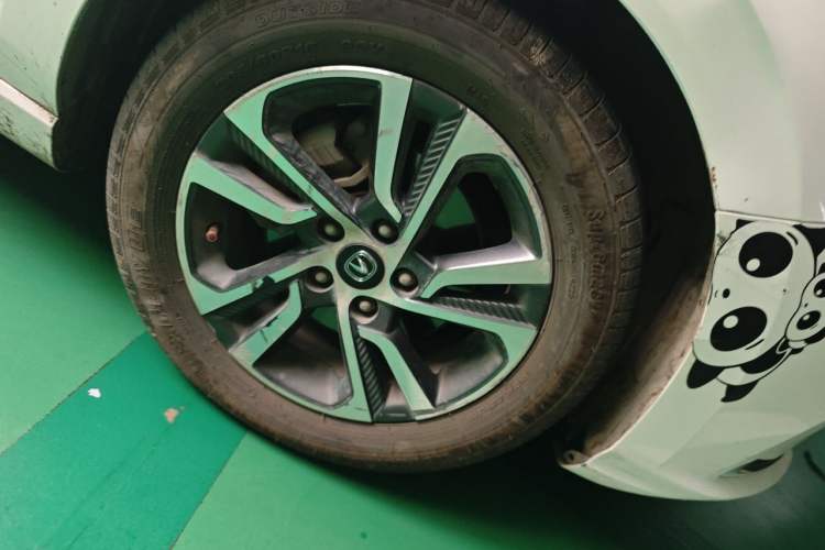Used CHANGAN Eado 2018 1.6L GDI Manual Fashion Edition Right Front Wheel Hub