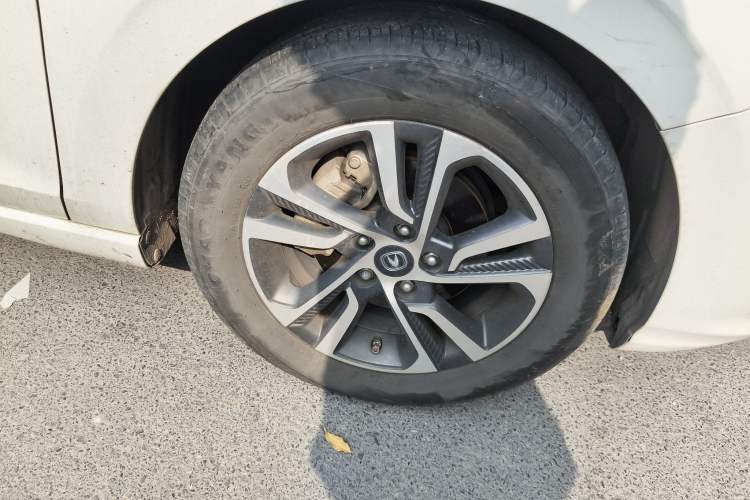 Used CHANGAN Eado 2018 1.6L GDI Manual Fashion Edition Right Front Wheel Hub