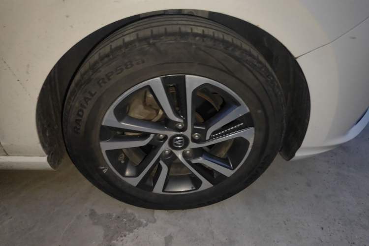 Used CHANGAN Eado 2018 1.6L GDI Automatic Fashion Edition Right Front Wheel Hub