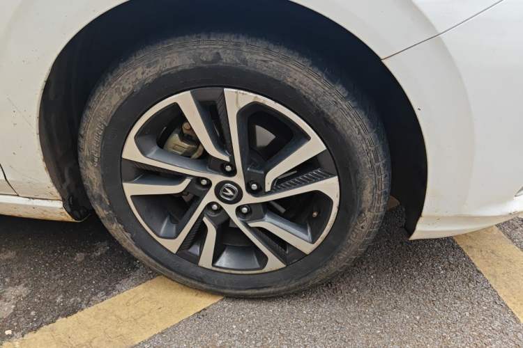 Used CHANGAN Eado 2018 1.6L GDI Automatic Fashion Edition Right Front Wheel Hub