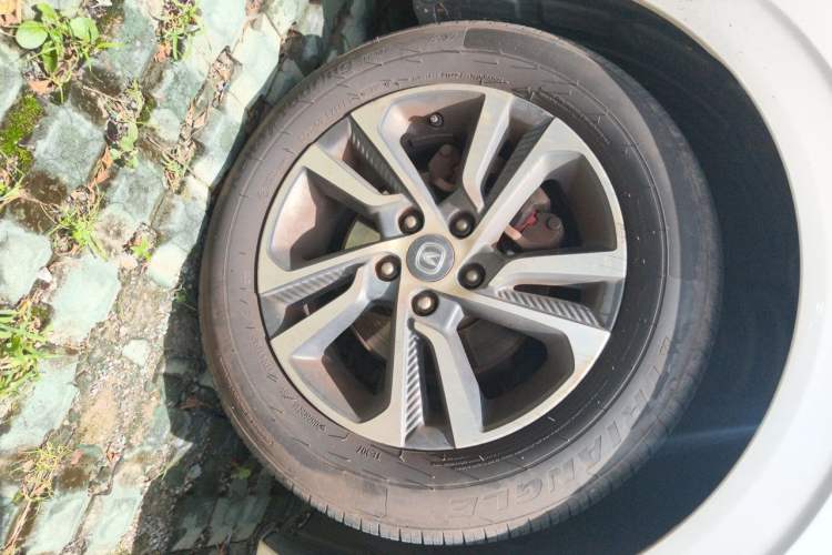 Used CHANGAN Eado 2018 1.6L GDI Automatic Fashion Edition Right Front Wheel Hub