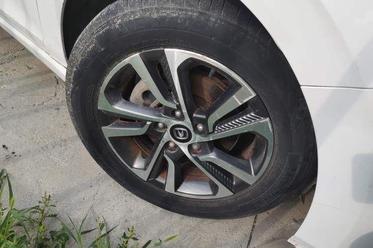 Used CHANGAN Eado 2018 1.6L GDI Automatic Fashion Edition Right Front Wheel Hub