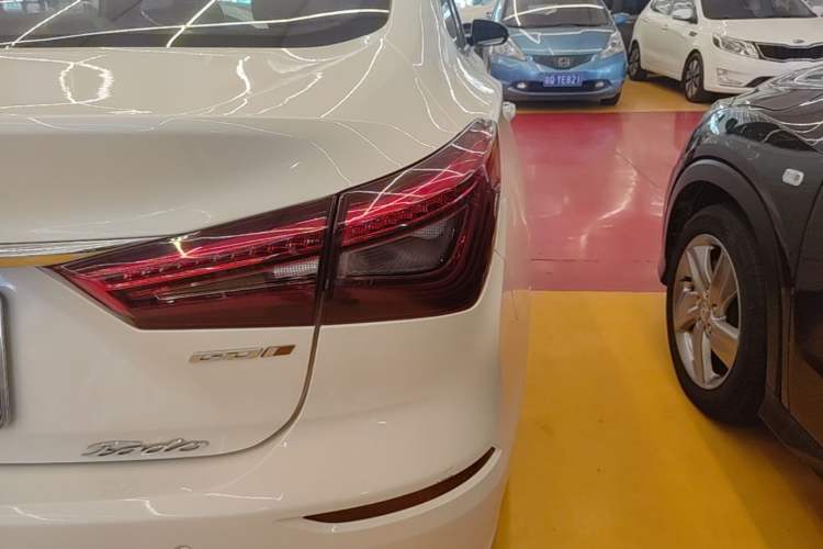 Used CHANGAN Eado 2018 1.6L GDI Automatic Fashion Edition Right Rear Taillight