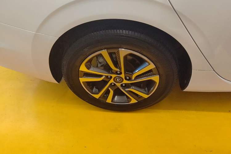 Used CHANGAN Eado 2018 1.6L GDI Automatic Fashion Edition Right Rear Wheel Hub