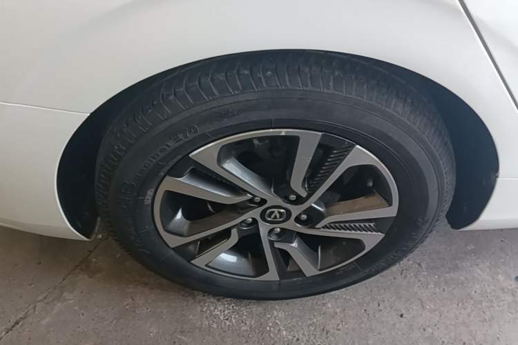 Used CHANGAN Eado 2018 1.6L GDI Automatic Fashion Edition Right Rear Wheel Hub