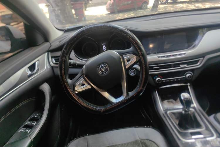 Used CHANGAN Eado 2018 High-Energy Edition 1.6L GDI Manual Pioneer Model China V Standard Steering Wheel