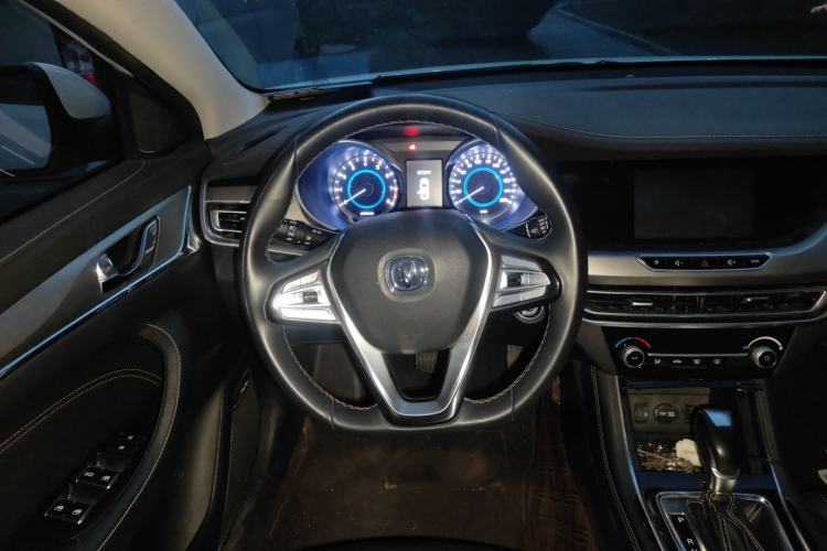 Used CHANGAN Eado 2018 1.6L GDI Automatic Fashion Edition Steering Wheel