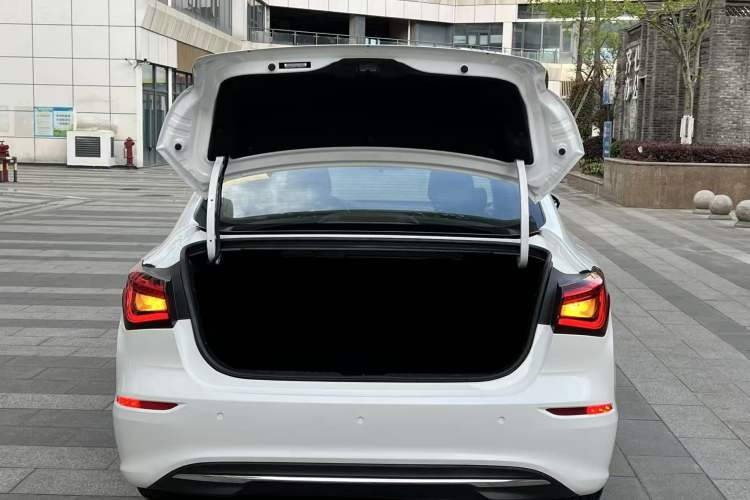 Used CHANGAN Eado 2018 1.6L GDI Manual Fashion Edition Trunk