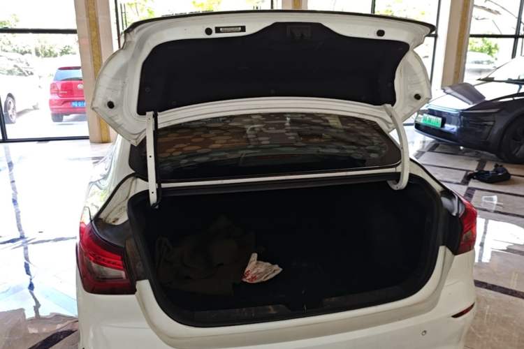 Used CHANGAN Eado 2018 1.6L GDI Manual Fashion Edition Trunk