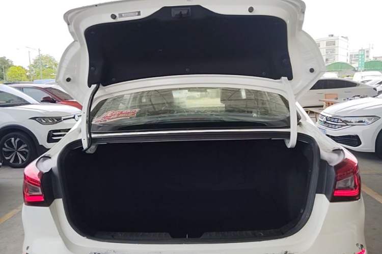 Used CHANGAN Eado 2018 High-Energy Edition 1.6L GDI Automatic Pioneer Model China V Standard Trunk