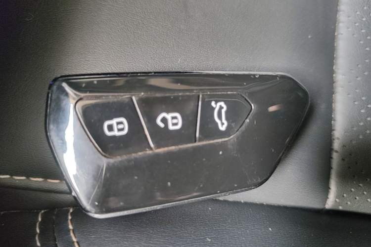Used CHANGAN Eado 2018 High-Energy Edition 1.6L GDI Manual Pioneer Model China V Standard Vehicle Key