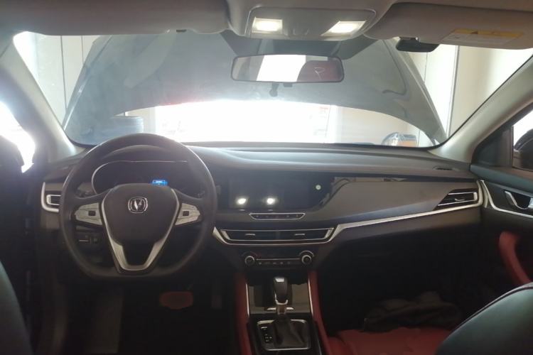 Used CHANGAN Eado 2019 Blue Whale Edition 280T GDI DCT High-Speed Model Center Console