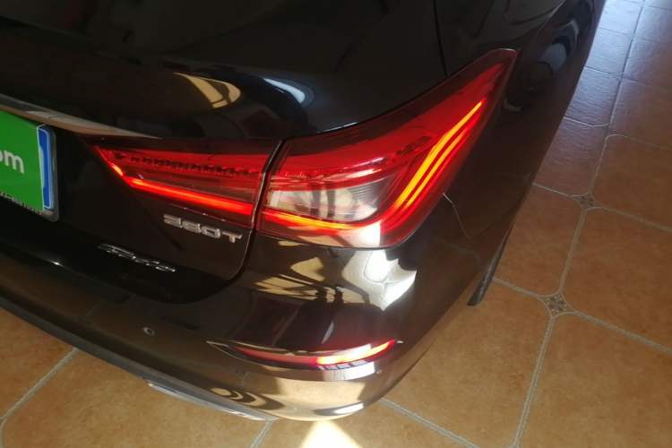Used CHANGAN Eado 2019 Blue Whale Edition 280T GDI DCT High-Speed Model Exterior 3
