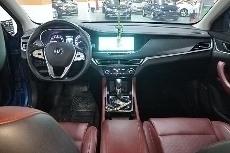 Used CHANGAN Eado 2019 Blue Whale Edition 280T GDI DCT High-Speed Model Center Console