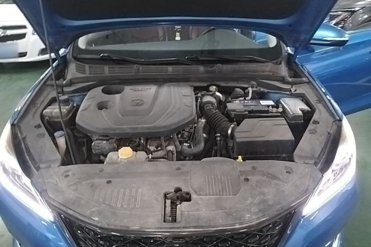 Used CHANGAN Eado 2019 Blue Whale Edition 280T GDI DCT High-Speed Model Engine Bay