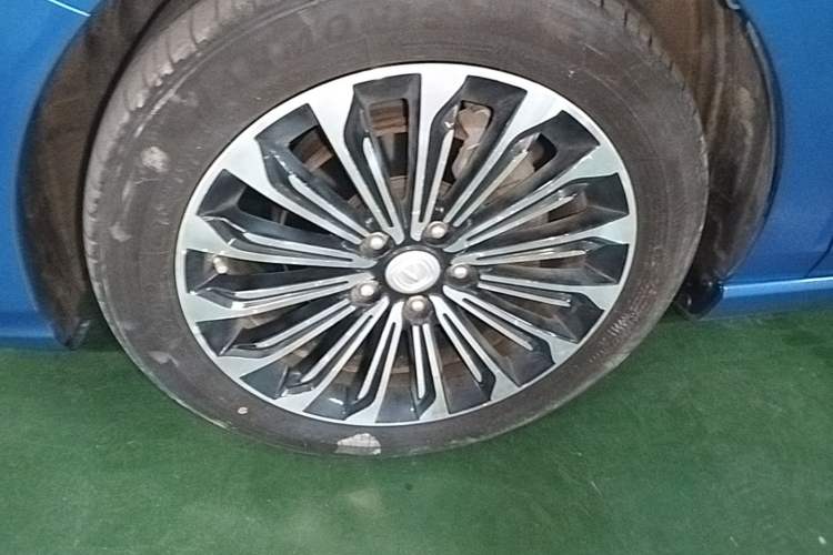 Used CHANGAN Eado 2019 Blue Whale Edition 280T GDI DCT High-Speed Model Left Front Wheel Hub
