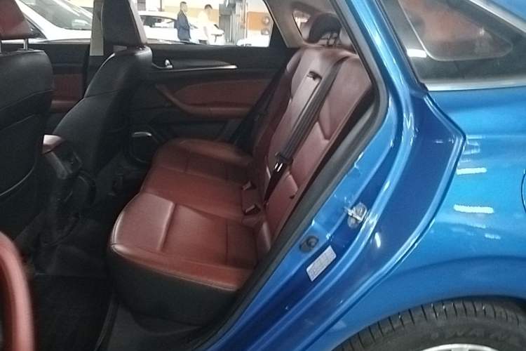 Used CHANGAN Eado 2019 Blue Whale Edition 280T GDI DCT High-Speed Model Left Rear Seat
