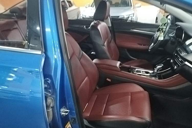 Used CHANGAN Eado 2019 Blue Whale Edition 280T GDI DCT High-Speed Model Right Front Seat