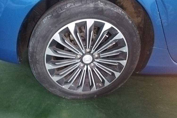 Used CHANGAN Eado 2019 Blue Whale Edition 280T GDI DCT High-Speed Model Right Rear Wheel Hub