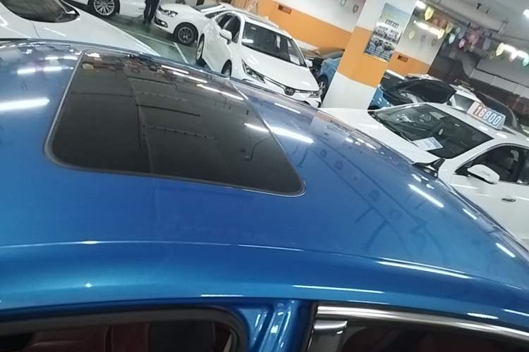 Used CHANGAN Eado 2019 Blue Whale Edition 280T GDI DCT High-Speed Model Roof