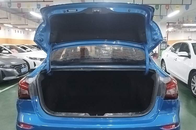 Used CHANGAN Eado 2019 Blue Whale Edition 280T GDI DCT High-Speed Model Trunk